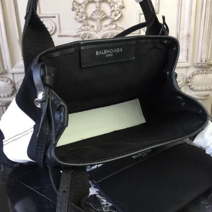 BALENCIAG巴黎世家 油蠟皮購物包 簡單寬闊 購物包推薦款  BL1203